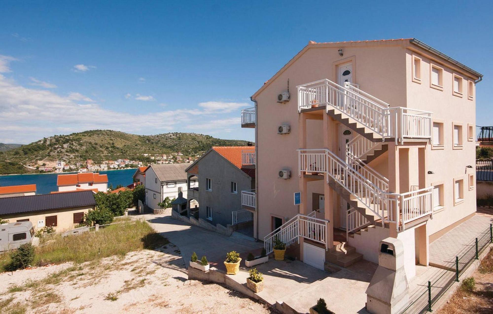 S&G Leko Apartmani Rogoznica Рогозниця Екстер'єр фото
